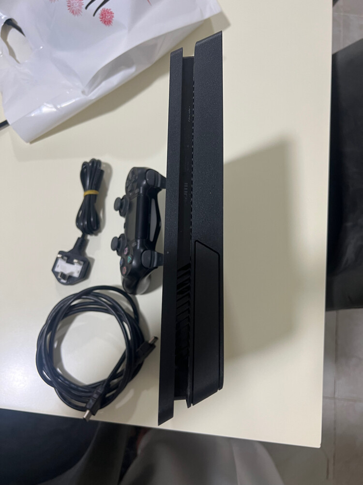 sony 4 slim 1tb very clean - 5