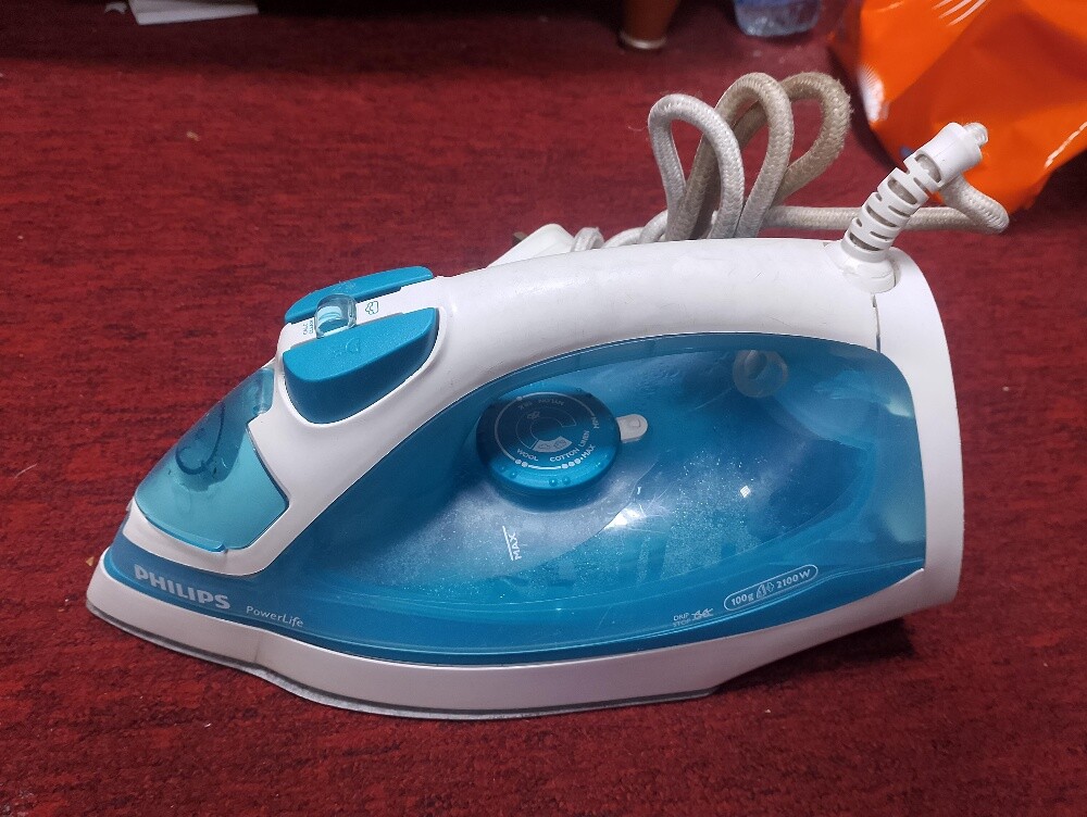 Philips Steam Iron – Good Working - 1