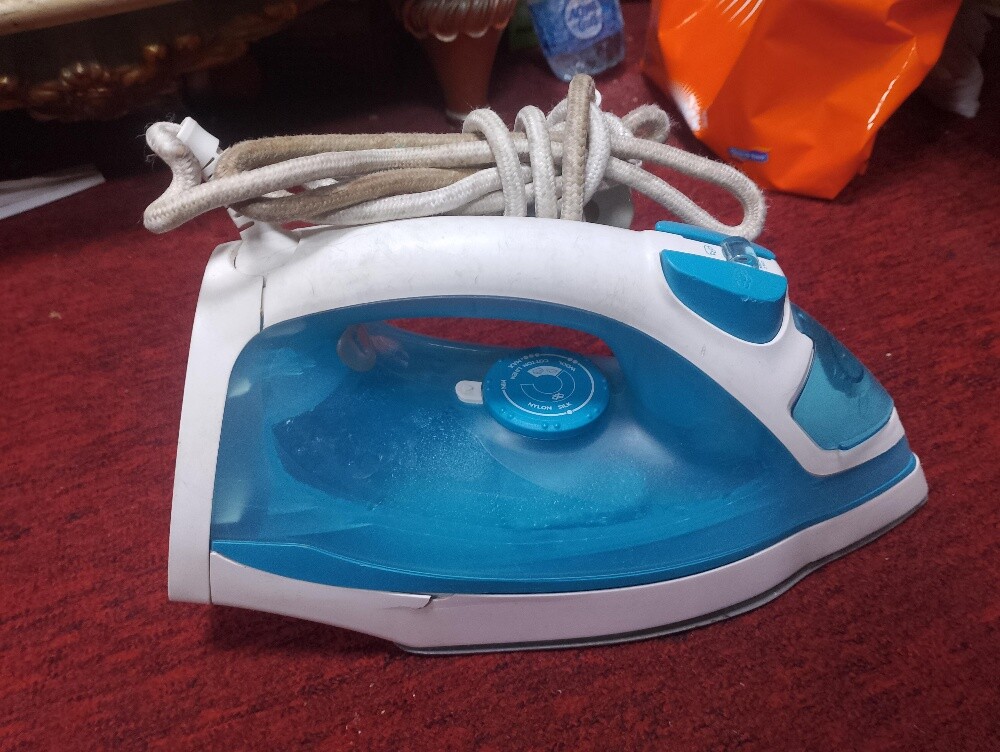 Philips Steam Iron – Good Working - 2