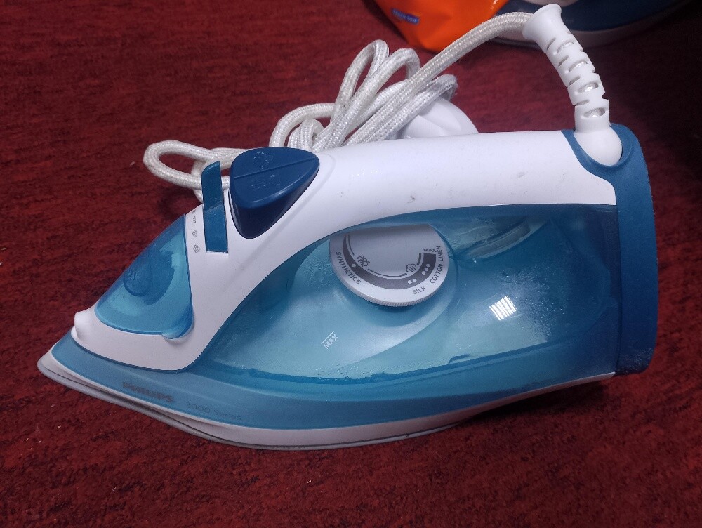 Philips Steam Iron - 1