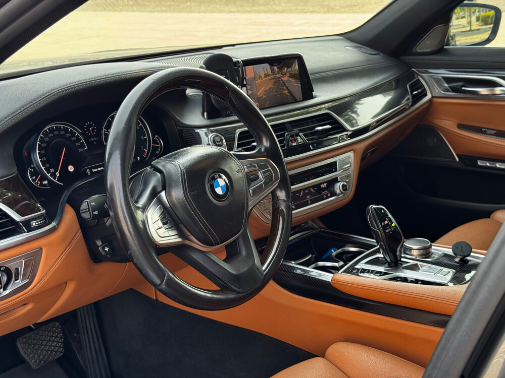 BMW 730 Li - 12