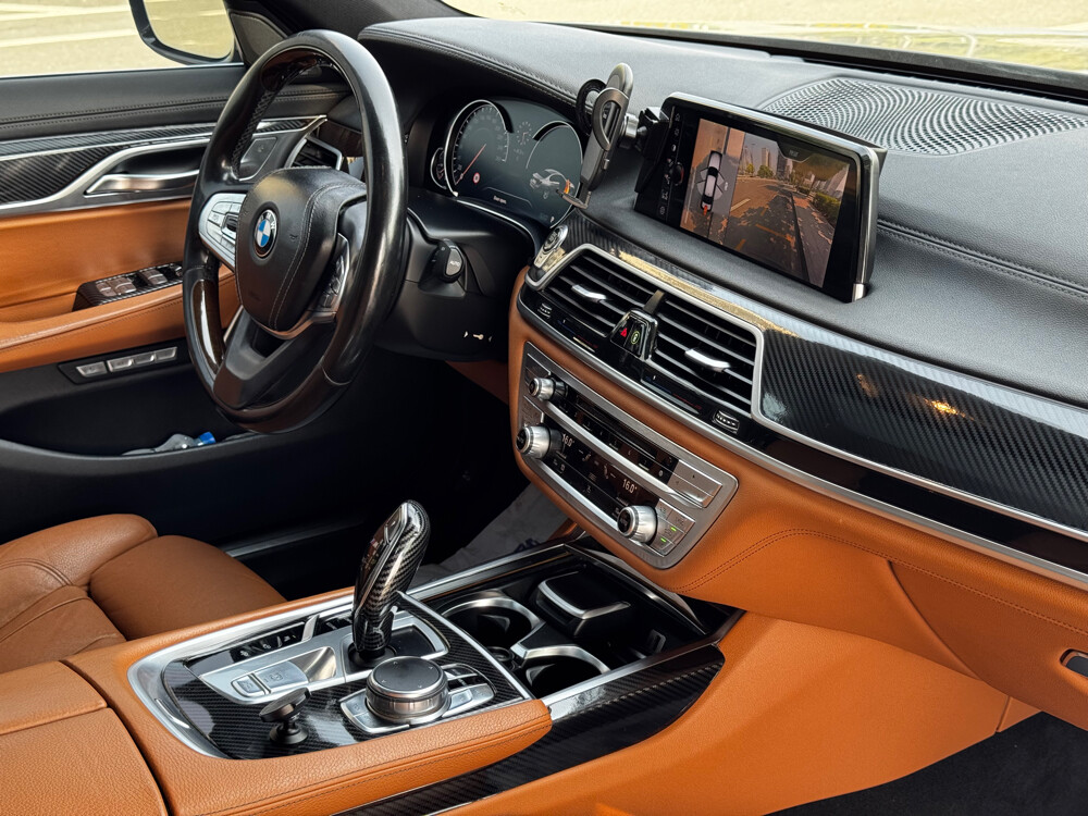 BMW 730 Li - 11