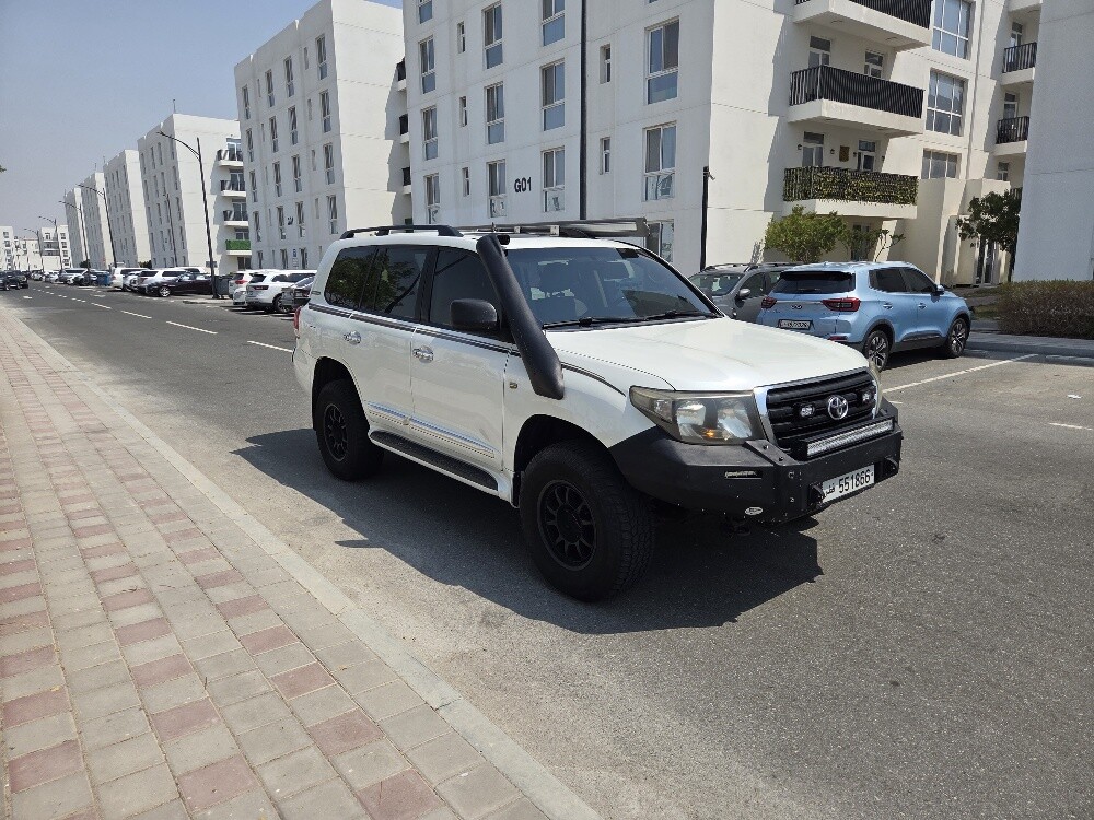 Landcruiser 2011 VXR - 1