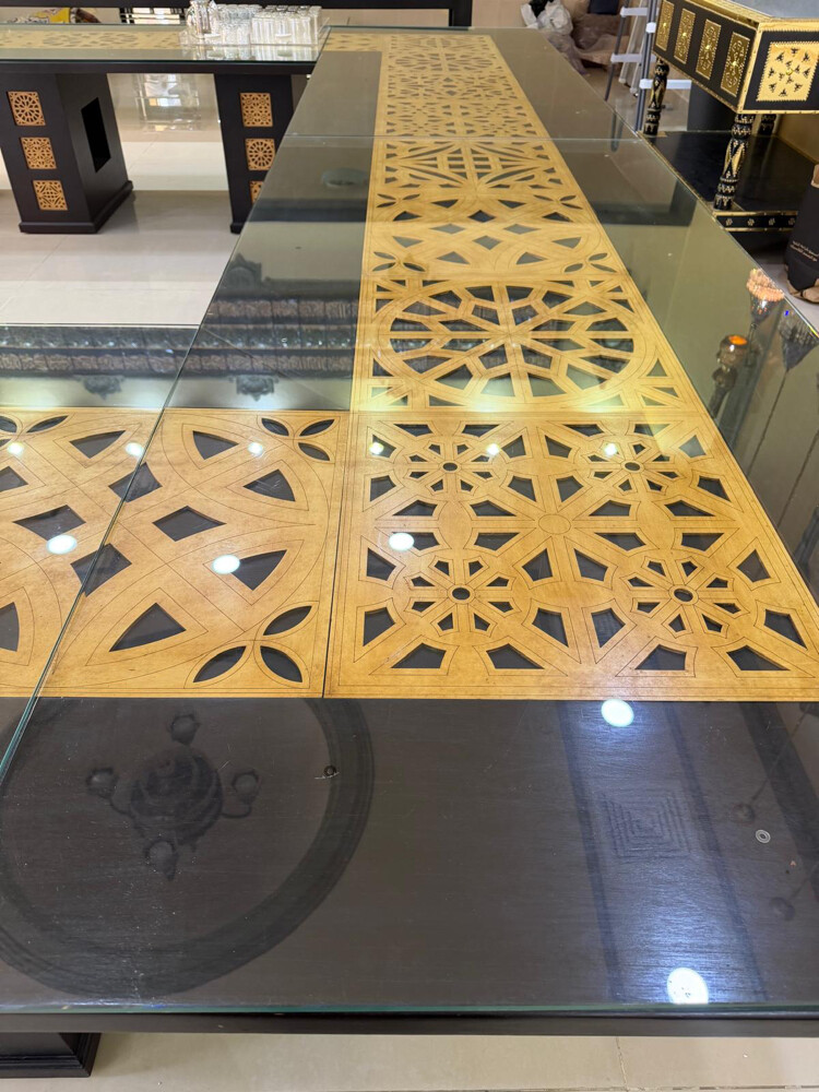 طاولة طعام عملاقة - 4