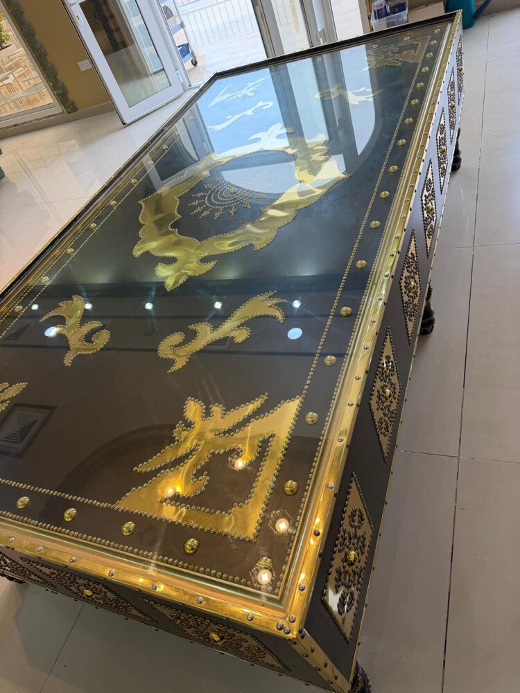 طاولة طعام عملاقة - 9