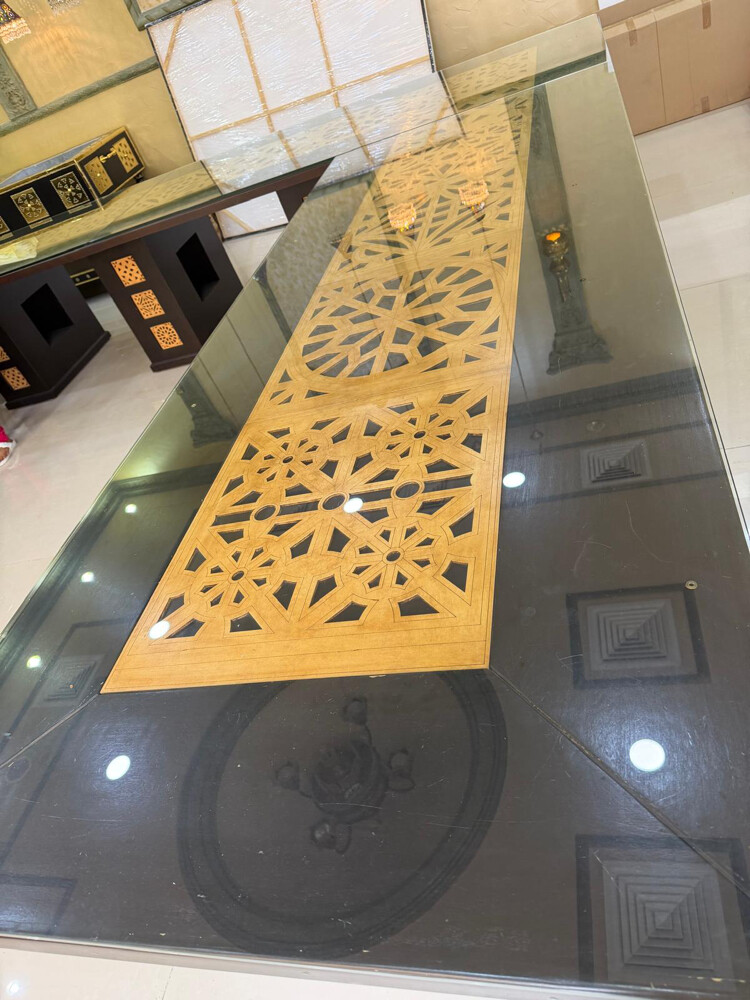 طاولة طعام عملاقة - 2