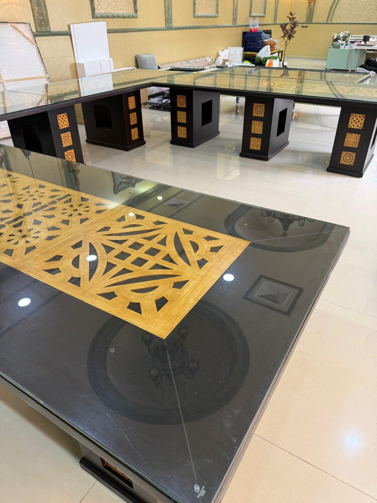 طاولة طعام عملاقة - 1