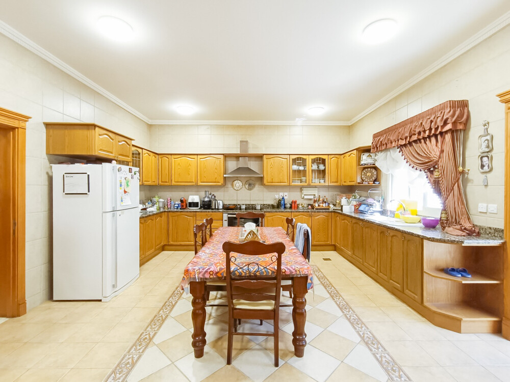 VILLA 5 BHK FOR SALE MAMOURA - 3
