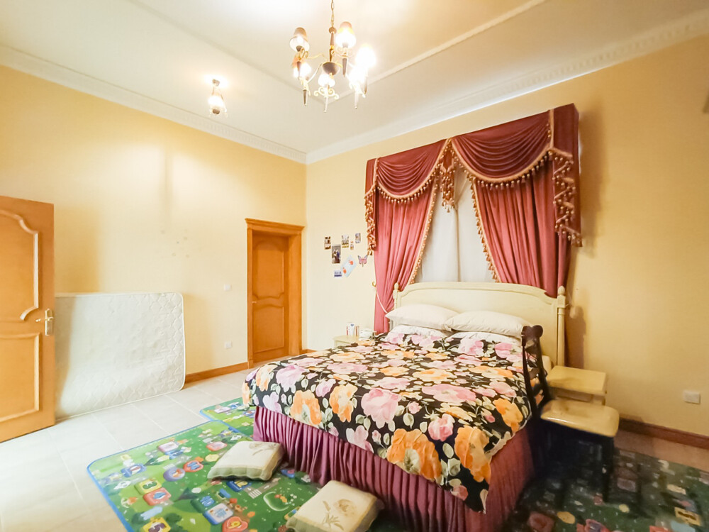 VILLA 5 BHK FOR SALE MAMOURA - 4