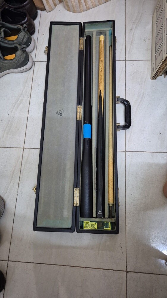 Billiards Cue with box. 3 numbers. - 4