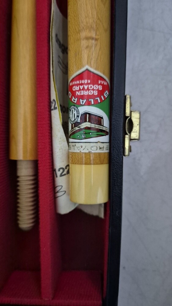 Billiards Cue with box. 3 numbers. - 1
