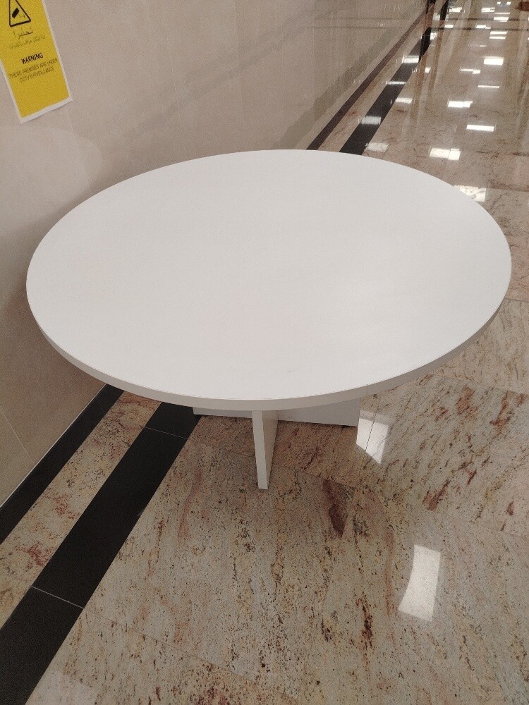 طواله دائرية وطاولات مربعه - 1