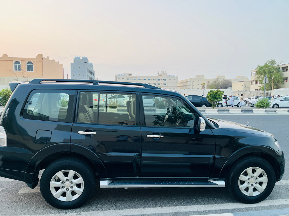 MITSUBISHI PAJERO - 3