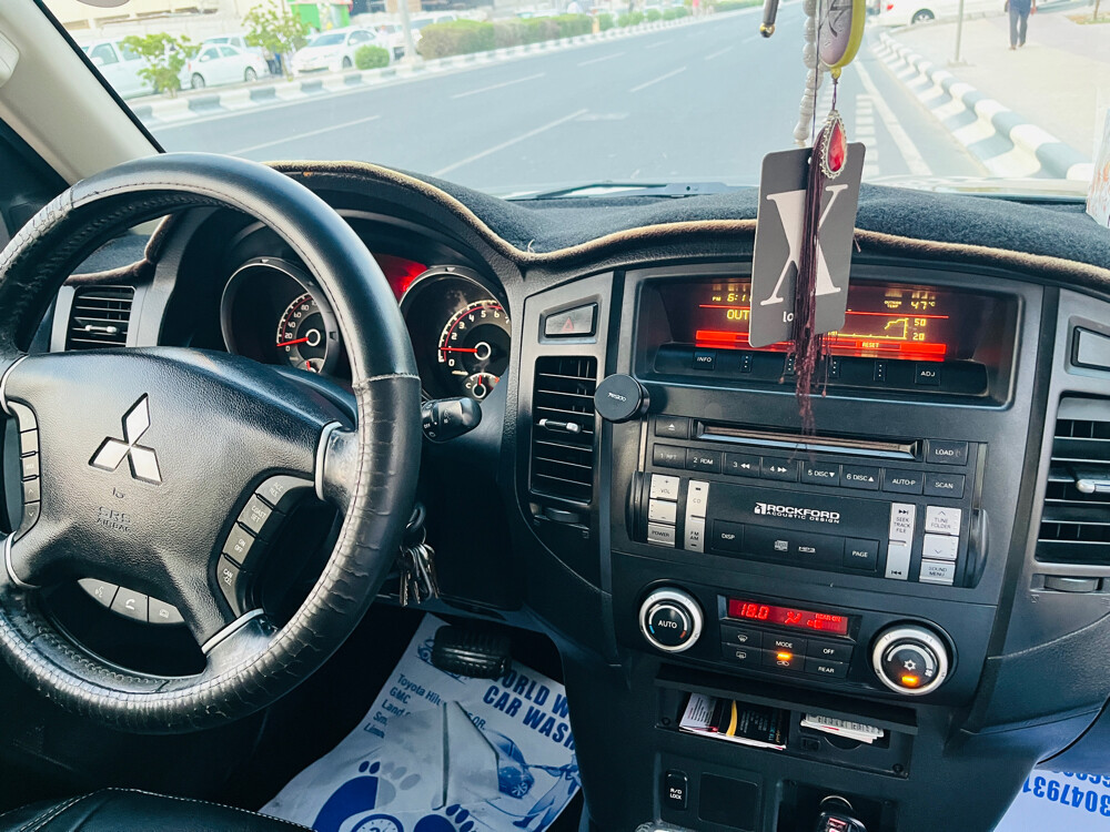 MITSUBISHI PAJERO - 7