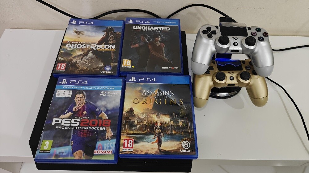 PlayStation 4 Pro 1TB - Like New - 3