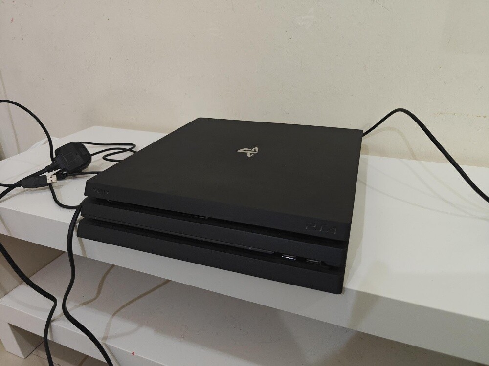 PlayStation 4 Pro 1TB - Like New - 1