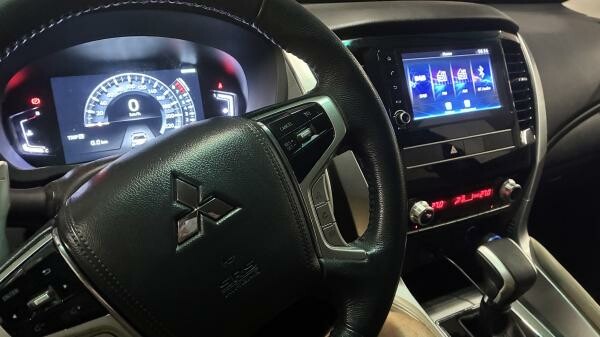 Mitsubishi Montero Sport GLS 4WD - 5