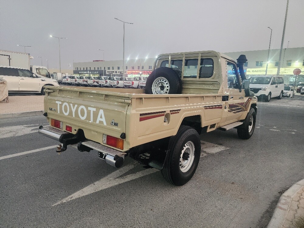 Toyota LX V8 - 5