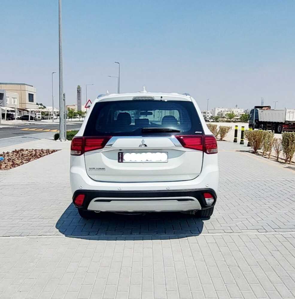 MITSUBISHI OUTLANDER - 7