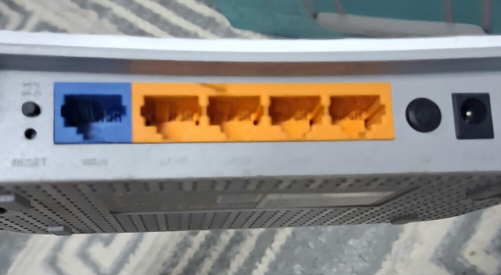 TP-Link router for sale - 2