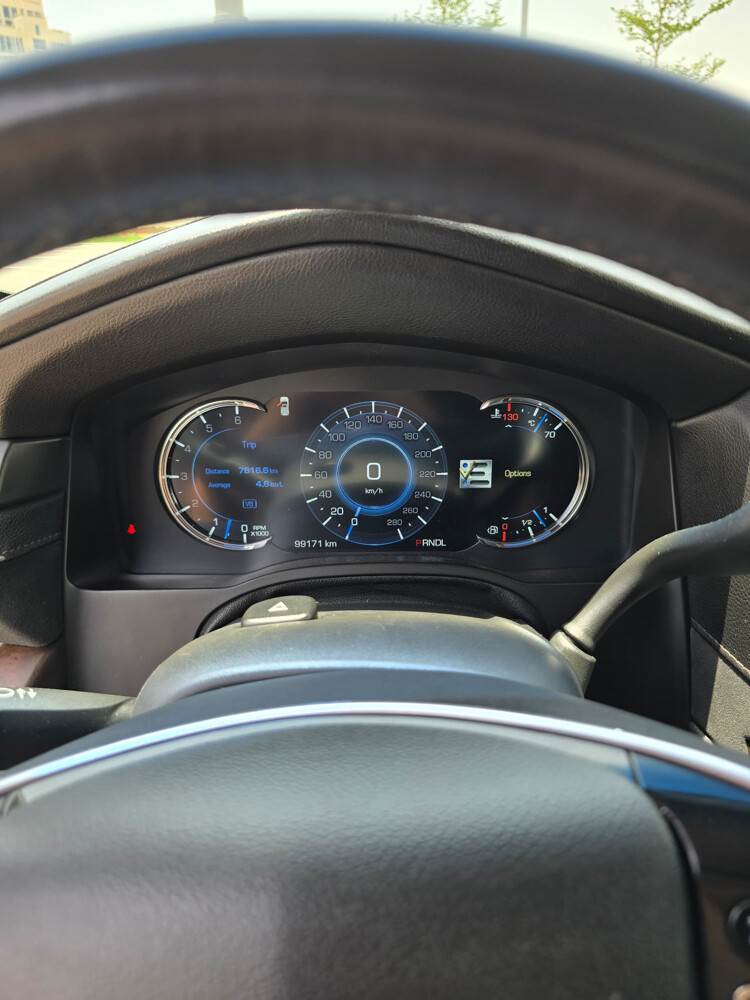 Cadillac Escalade Standard  - 10