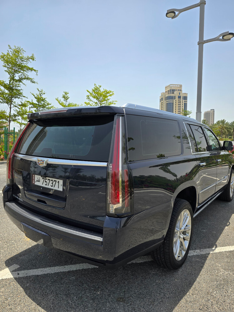Cadillac Escalade Standard  - 3
