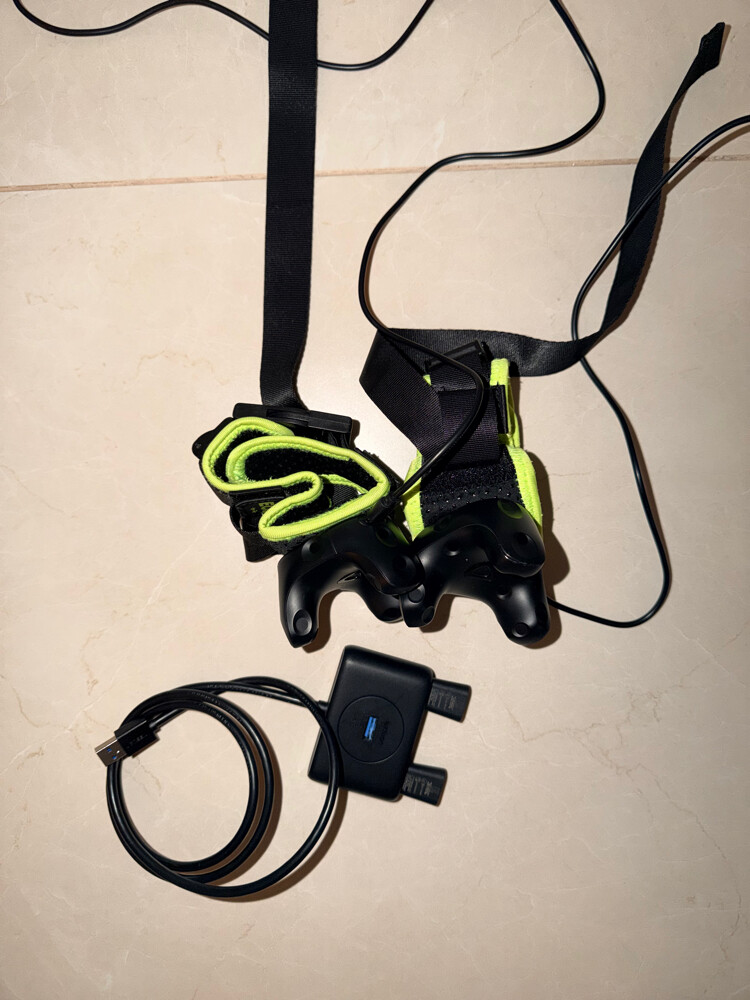 2 HTC Vive Trackers - 2