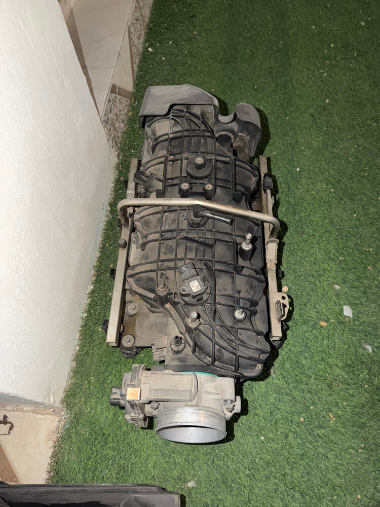 gmc intake, throttle and fuel rail - 1