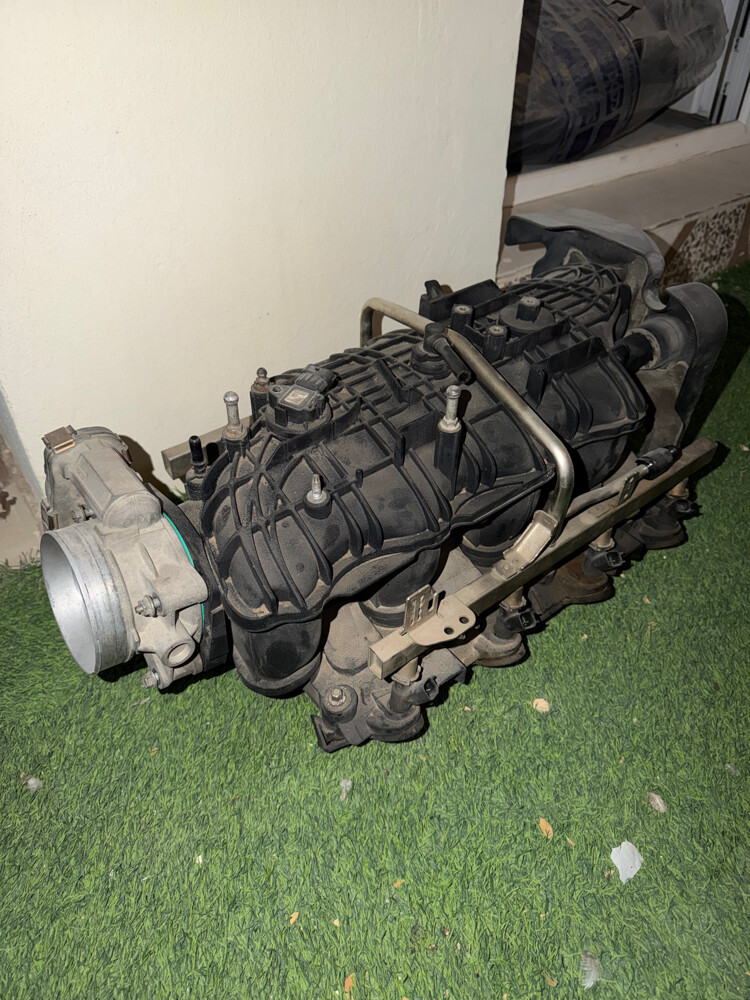 gmc intake, throttle and fuel rail - 2