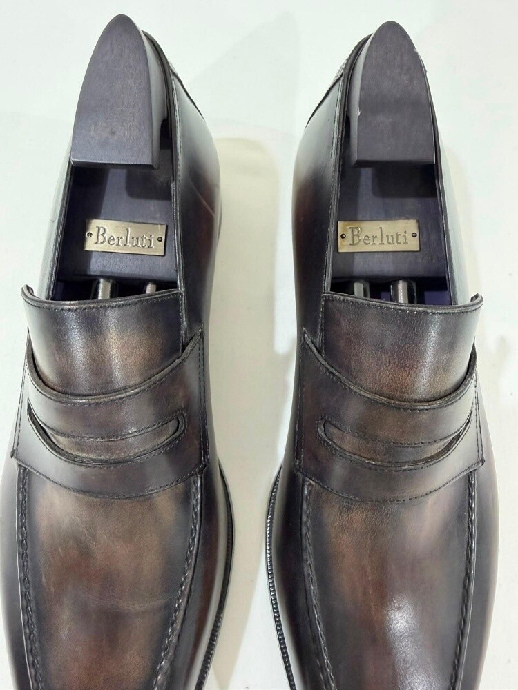 For sale: A luxurious classic shoe - 5