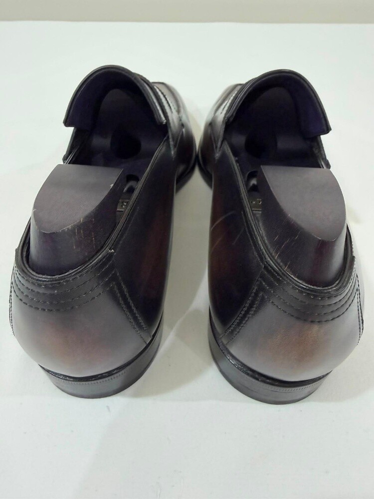 For sale: A luxurious classic shoe - 7