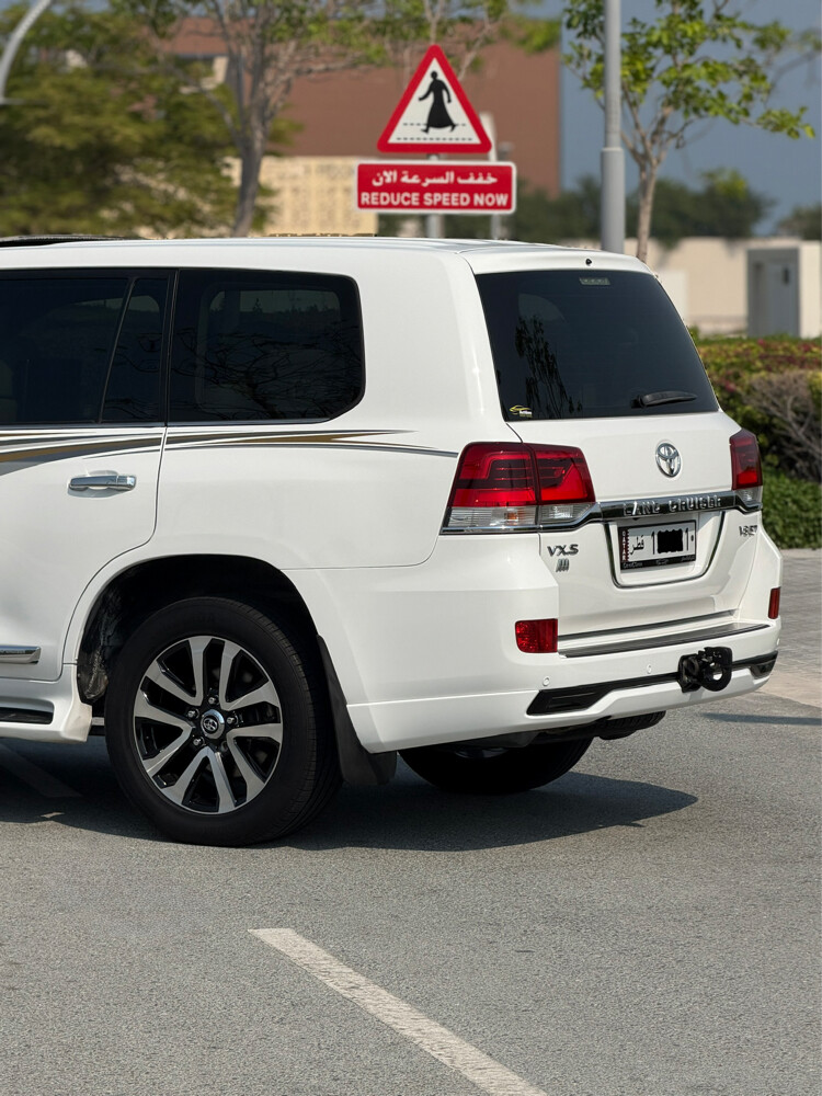 Land Cruiser V.XS 2016 - 17