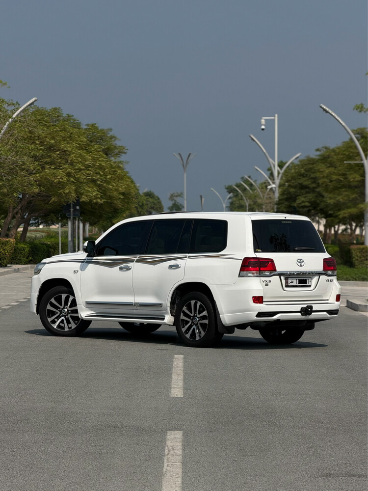 Land Cruiser V.XS 2016 - 2