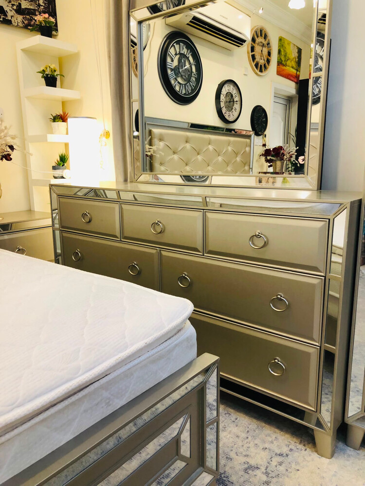 bedroom set selling - 8