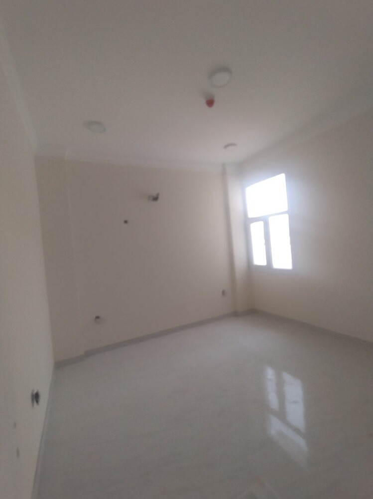 للبيع عماره جديده 4 شقق 3 غرف - 5