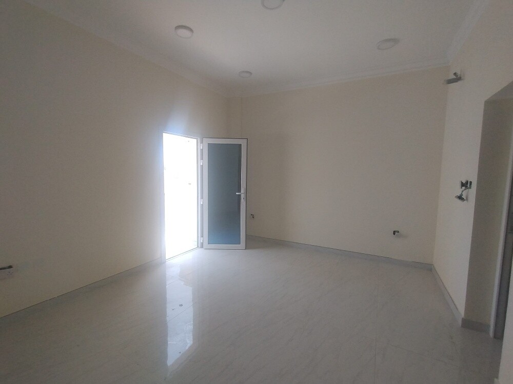 للبيع عماره جديده 4 شقق 3 غرف - 4