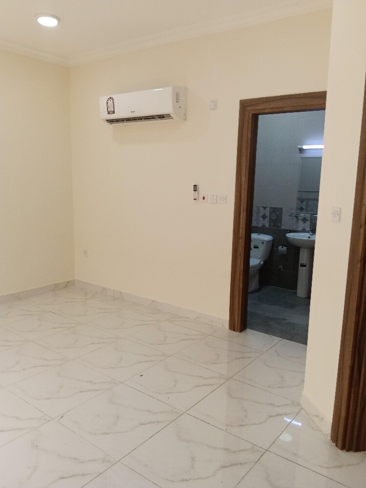 للإيجار فيلا بالغرافة 5غرف9000 - 8
