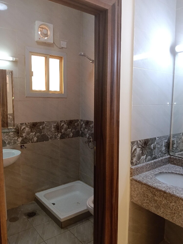 للإيجار فيلا بالغرافة 5غرف9000 - 7