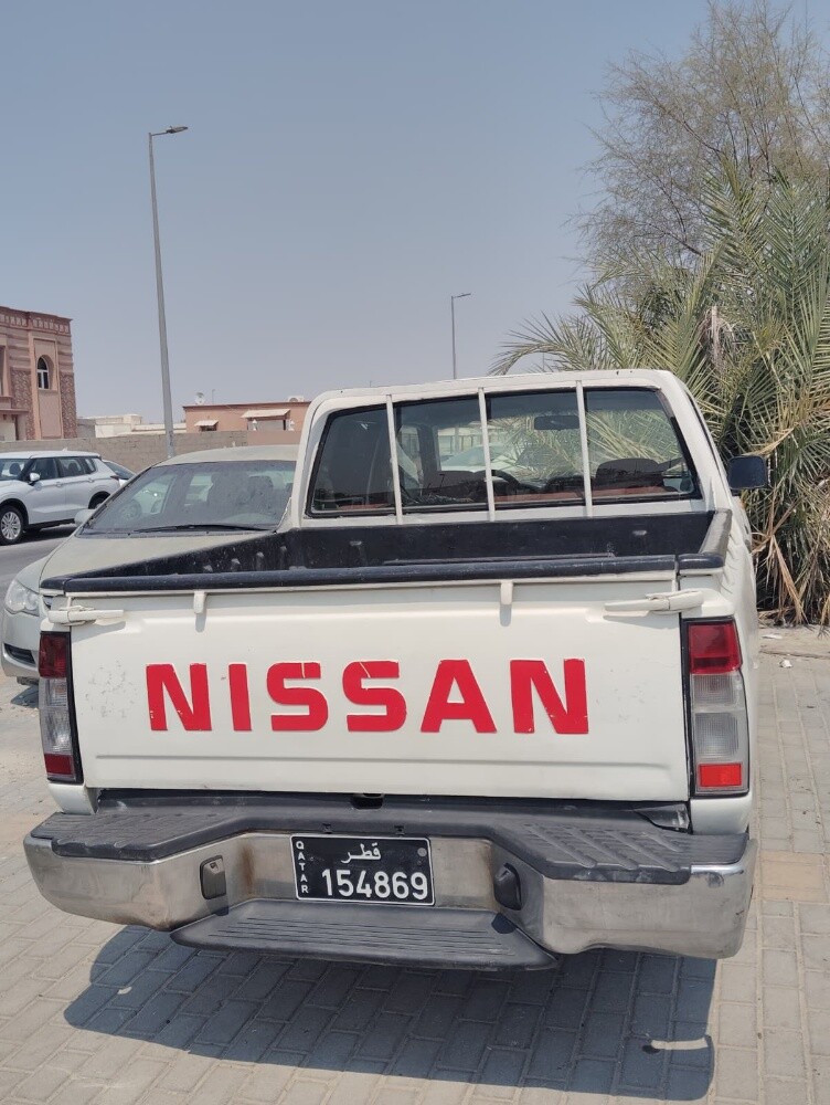 Nissan pickup  - 4