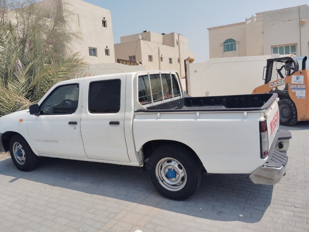 Nissan pickup  - 1