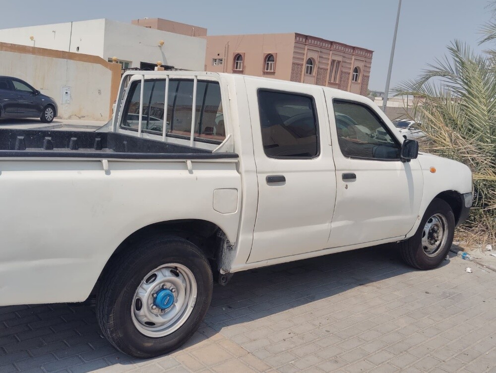 Nissan pickup  - 3