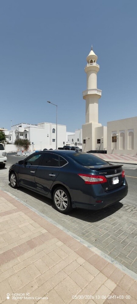 Nissan Sentra full options. - 3