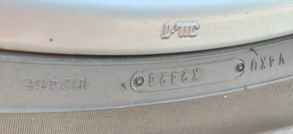 285-60-18 Tyres - 7