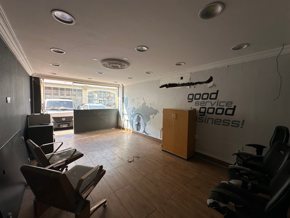 spacious shop at salwa road - 5