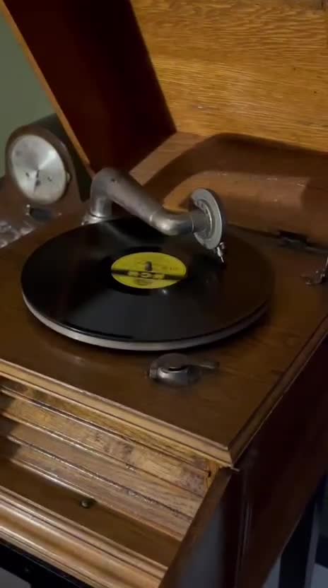 Antique Gramophone 1900s - 4