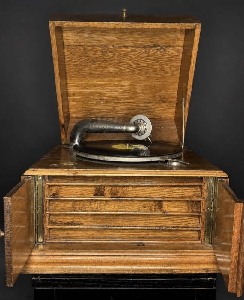 Antique Gramophone 1900s - 2