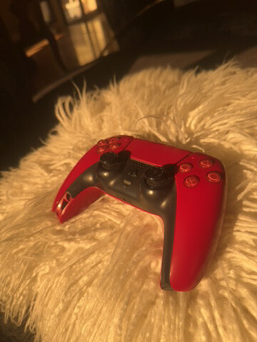 2 PlayStation controllers - 4