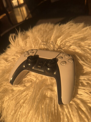 2 PlayStation controllers - 3