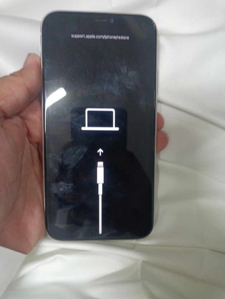 I phone 11 I cloud lock fixed price - 2