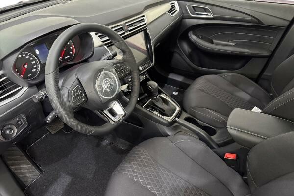 MG 5 1.5L 2024 84,239 KM - 6